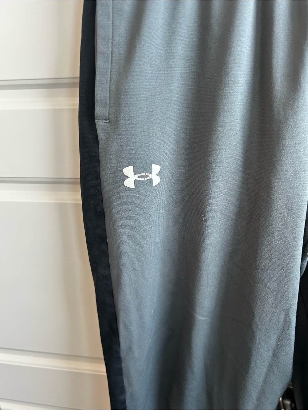 2 pair of Under Armour Gray and Black Boys Athletic Track Pants - Picture 5 of 11